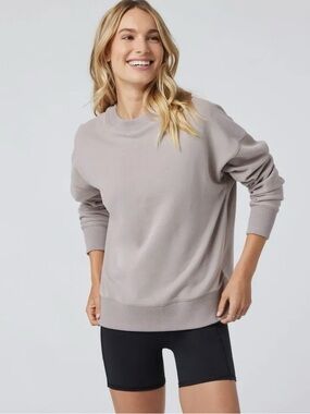 Vuori Sweatshirt Sedona Weekender Crew Pullover Crushed Pewter Womens Medium